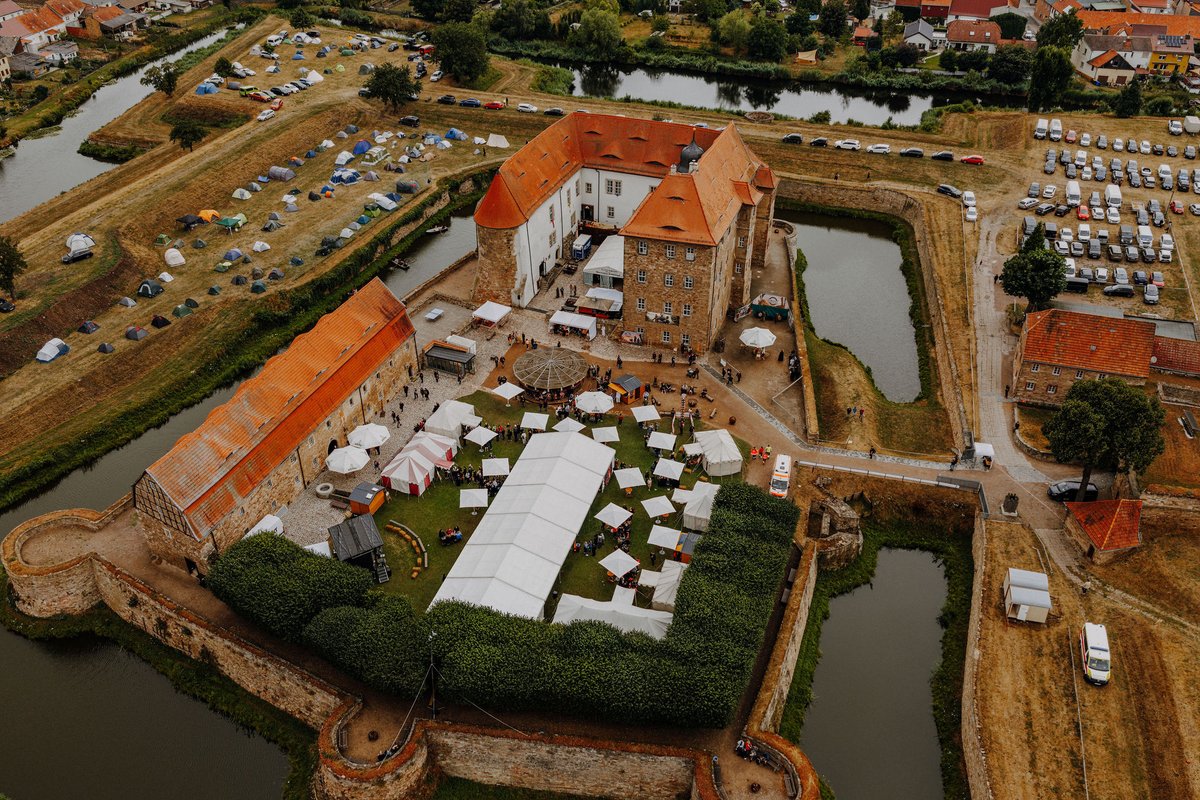 Die Fotos von der #ESOTavern sind da! 🤩 

Danke an siomotion und sein Team, für das Festhalten von so vielen schönen Momenten!

Findet ihr euch selbst auf den Fotos oder habt ihr ein Lieblingsbild? Postet es in die Kommentare!