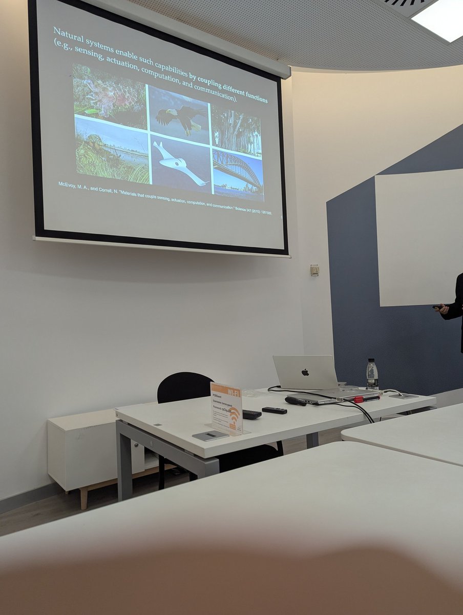 CREmmeneggerLab's tweet image. Prof Sung Hoon Kang is starting his lecture @IBECBarcelona We are excited to learn from him about Synthetic adaptable material systems.
