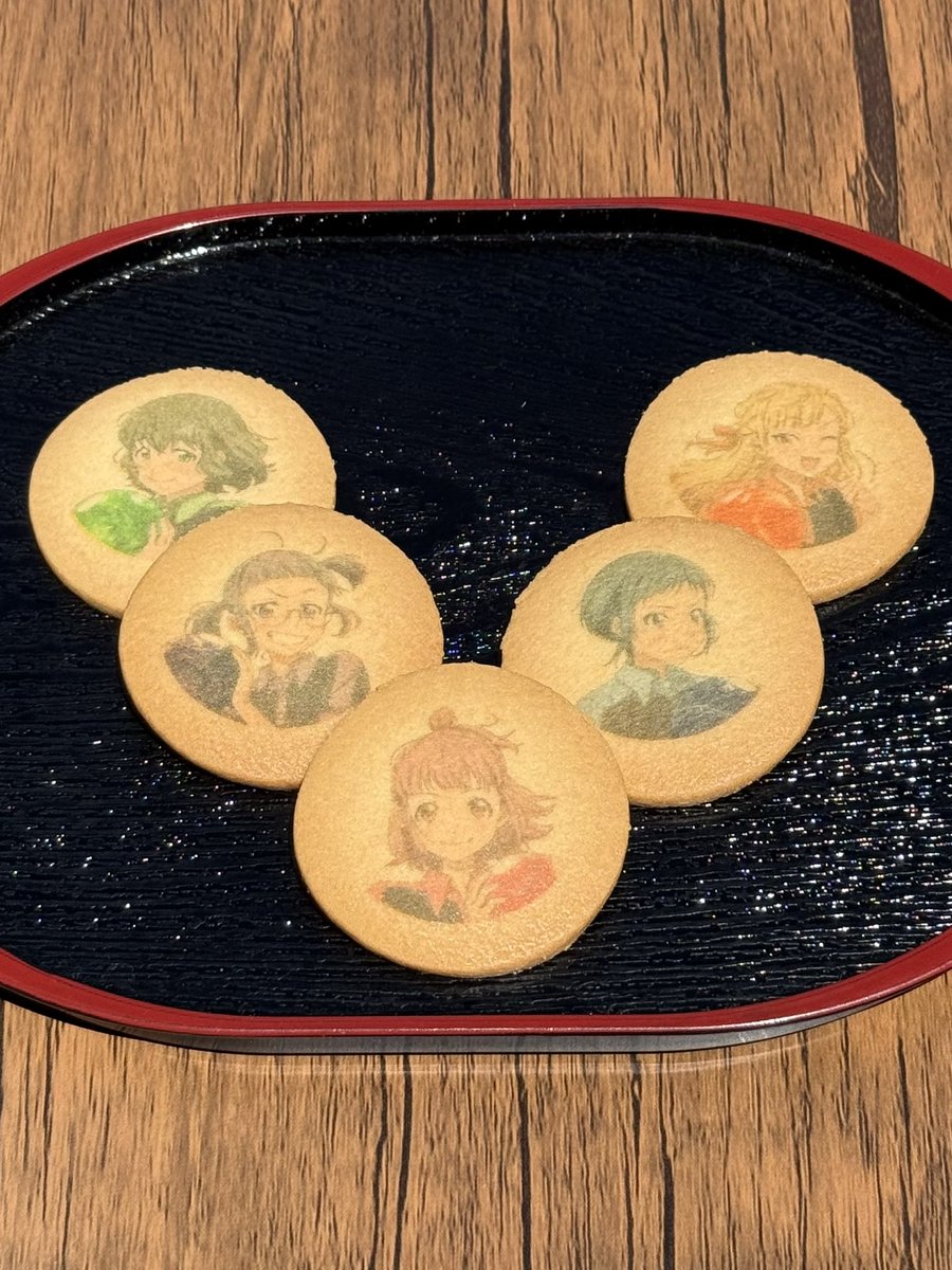 obasteSA_alpico's tweet image. \TVアニメ「Turkey! 」/
【プリントクッキー】
麻衣、利奈、さゆり、希、七瀬の5人がプリントされたクッキーがランダムで入ってます✨
全5種類のオリジナルステッカーもランダムで1枚入ってます💕
ぜひ推しキャラを当ててみて下さい🎳
#turkey_anime #ターキー
#姨捨SA #信州SA
