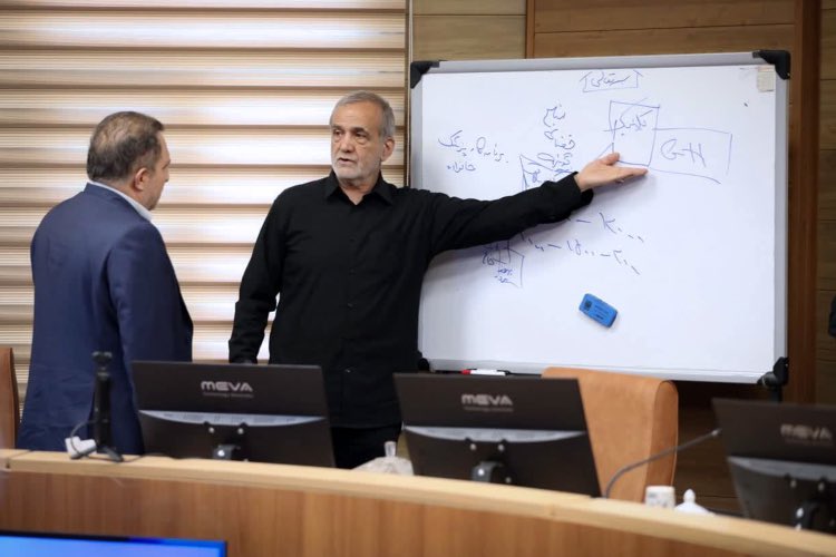 iripresident's tweet image. 📸 گزارش تصویری | بازدید سرزده رئیسجمهور از پروژههای عمرانی البرز
🔸دکتر مسعود پزشکیان صبح پنجشنبه با حضور سرزده در استان البرز، از روند پیشرفت عملیاتهای عمرانی بازدید کرد و با عوامل فنی و مهندسی گفتوگو داشت.
سایر تصاویر: President.ir/fa/160517