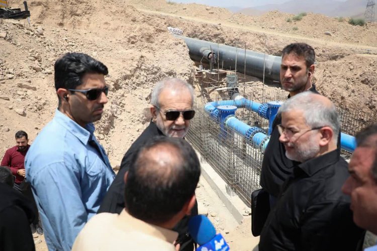iripresident's tweet image. 📸 گزارش تصویری | بازدید سرزده رئیسجمهور از پروژههای عمرانی البرز
🔸دکتر مسعود پزشکیان صبح پنجشنبه با حضور سرزده در استان البرز، از روند پیشرفت عملیاتهای عمرانی بازدید کرد و با عوامل فنی و مهندسی گفتوگو داشت.
سایر تصاویر: President.ir/fa/160517