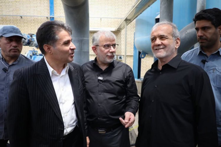 iripresident's tweet image. 📸 گزارش تصویری | بازدید سرزده رئیسجمهور از پروژههای عمرانی البرز
🔸دکتر مسعود پزشکیان صبح پنجشنبه با حضور سرزده در استان البرز، از روند پیشرفت عملیاتهای عمرانی بازدید کرد و با عوامل فنی و مهندسی گفتوگو داشت.
سایر تصاویر: President.ir/fa/160517