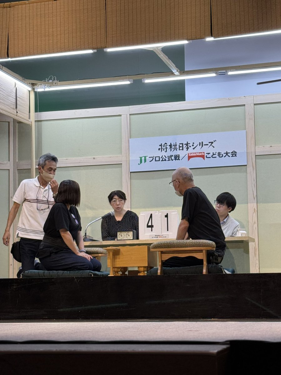 jt_shogi's tweet image. いよいよ明日は #JT杯 一回戦第三局 北海道大会が開催されます💖
三役の #野月浩貴 八段、#本田小百合 女流四段、#久津知子 女流三段と絶賛リハーサル中です!
皆さま前日からご協力いただき、ありがとうございます🙏
大会公式キャラクターの #あなぐまーと と #あなぐまーふ…