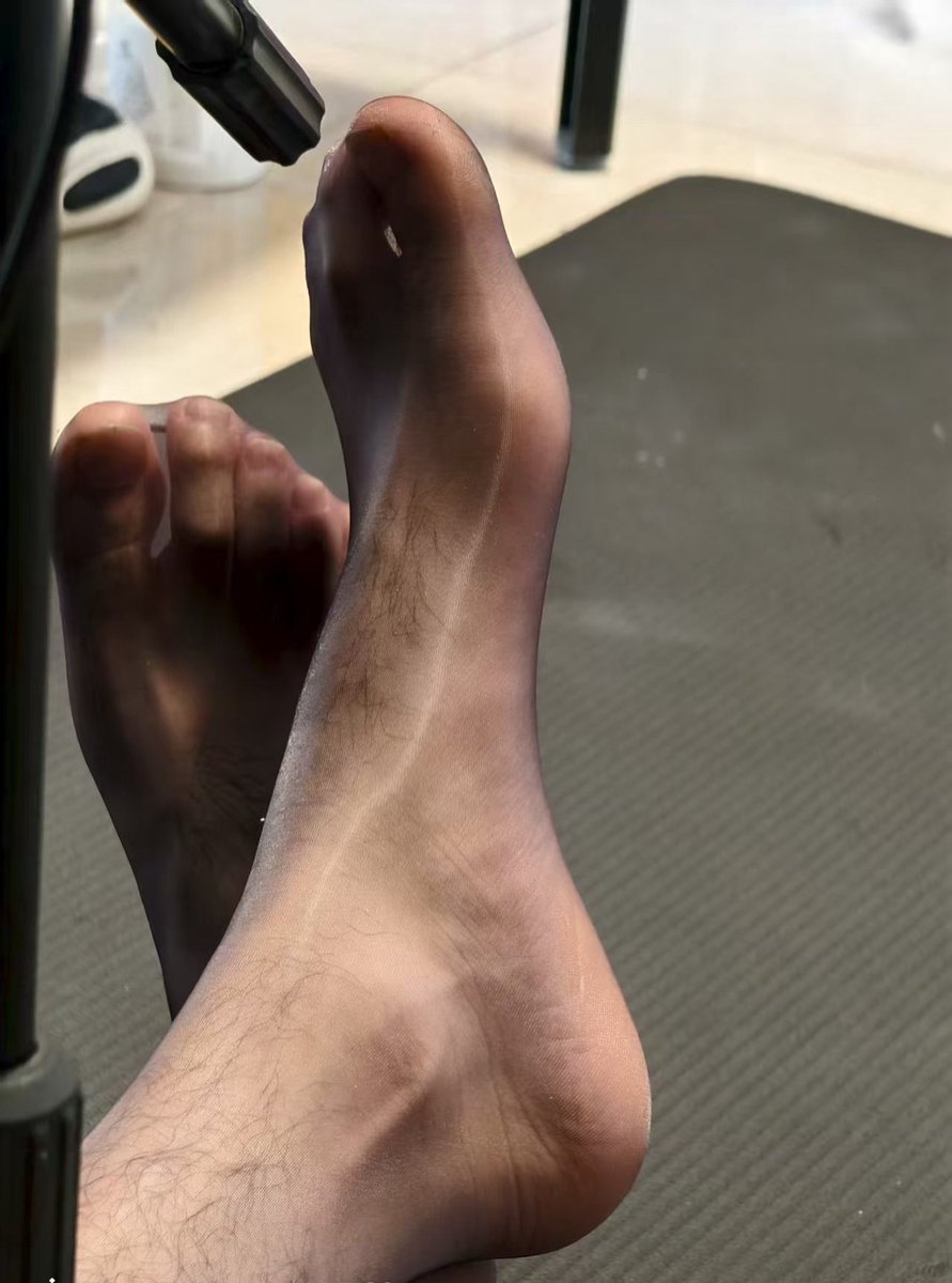 可以用丝袜🦶狠狠的👎射你么
