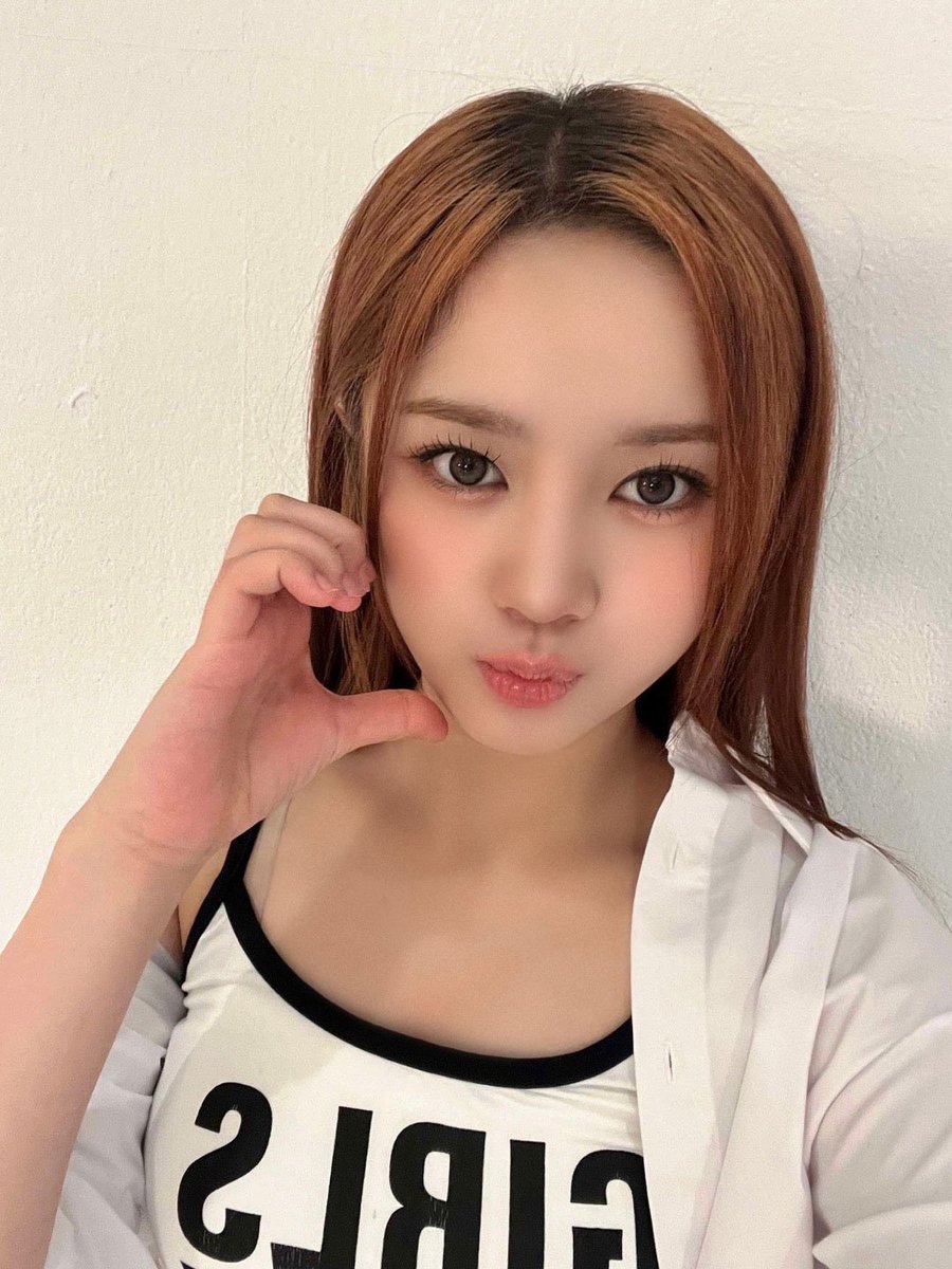 ElisiaGlobal's tweet photo. [🌟] 250725 Elisia Weverse Post

🐰: 𝙵𝚊𝚗𝚌𝚢 ~ 𐔌՞. .՞𐦯

#유니스 #엘리시아 #UNIS #ELISIA @UNIS_offcl https://t.co/g9dnbmB1gi