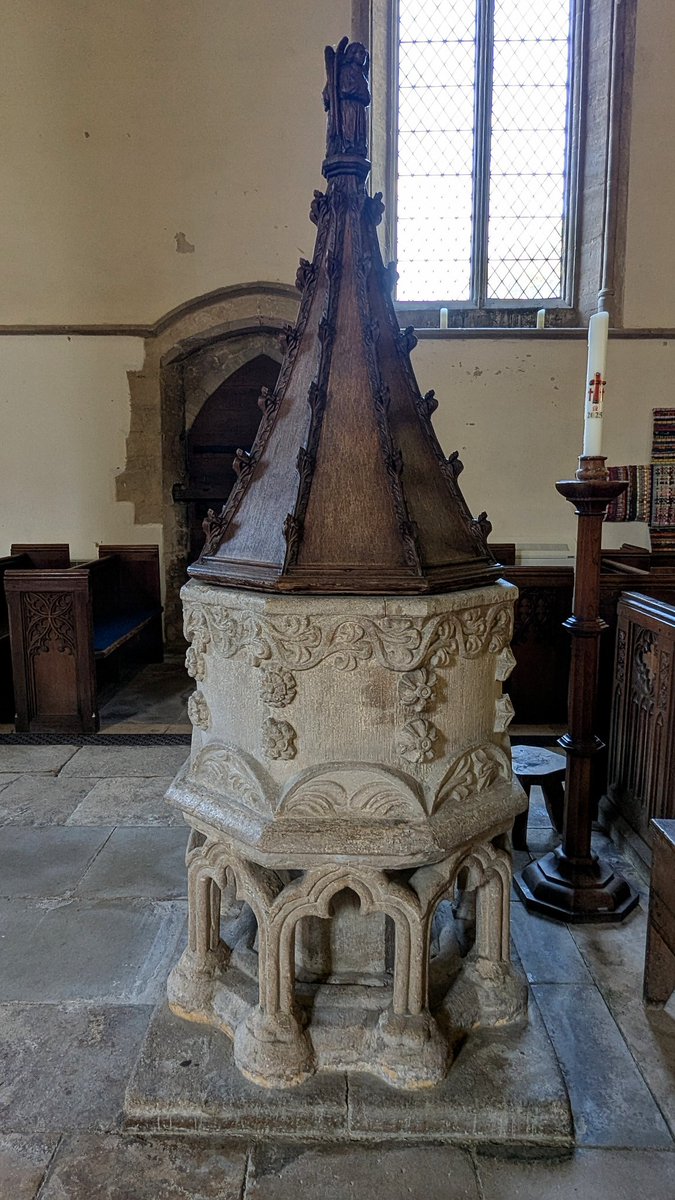 The 13thC font at St John the Baptist, Barnack is lovely but raises questions..
The upper part of the decoration seems to be stylistically different to the semi circular palms at the base and it's large for a font of that date, maybe an earlier font recut?
#FontsOnFriday
