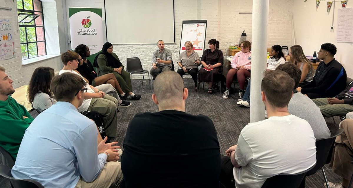 Food_Foundation's tweet image. 🤝 Some of the young Food Ambassadors we work met Climate Minister @KerryMP!
They discussed rising food prices due to extreme weather, the food system's impact on #climatechange and the new @GOVUK Food Strategy.
🔗 bit.ly/3yc6AxE