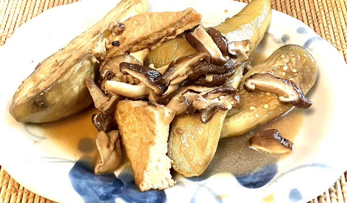 mmako111's tweet image. #おうちごはん 

じゃがいもと鳥もも肉の唐辛子ニンニク炒め

ナスと厚揚げ、椎茸の炒め煮