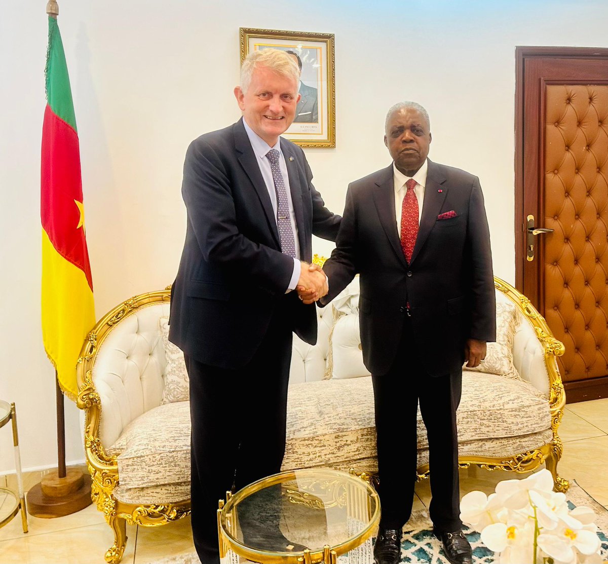 We also discussed with the Minister the importance, in line with the Samoa Agreement, of inclusive, transparent and credible elections and respect for fundamental freedoms of opinion and expression, assembly and association, thought and freedom of the press. 🇨🇲🤝🇪🇺
