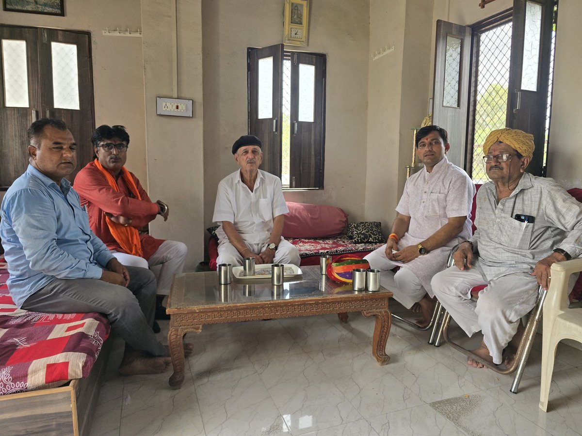 Anant Ram Bhanwar (@anantrambhanwar) on Twitter photo 📍 बाड़मेर
आज श्री जोगराजसिंह जी राजपुरोहित पूर्व जिला अध्यक्ष बाड़मेर से मिलकर उनके स्वास्थ्य एवं जीवन को लेकर कुशलक्षेम जानी।
इस दौरान आपके जीवन के अनुभव तथा संगठन सेवा के लिए गए आत्मीय प्रयासों को जानने मौका मिला।
आपका मार्गदर्शन हम सबके लिए अनुकरणीय है
<a href="/BhajanlalBjp/">Bhajanlal Sharma</a> 📍 बाड़मेर
आज श्री जोगराजसिंह जी राजपुरोहित पूर्व जिला अध्यक्ष बाड़मेर से मिलकर उनके स्वास्थ्य एवं जीवन को लेकर कुशलक्षेम जानी।
इस दौरान आपके जीवन के अनुभव तथा संगठन सेवा के लिए गए आत्मीय प्रयासों को जानने मौका मिला।
आपका मार्गदर्शन हम सबके लिए अनुकरणीय है
<a href="/BhajanlalBjp/">Bhajanlal Sharma</a>