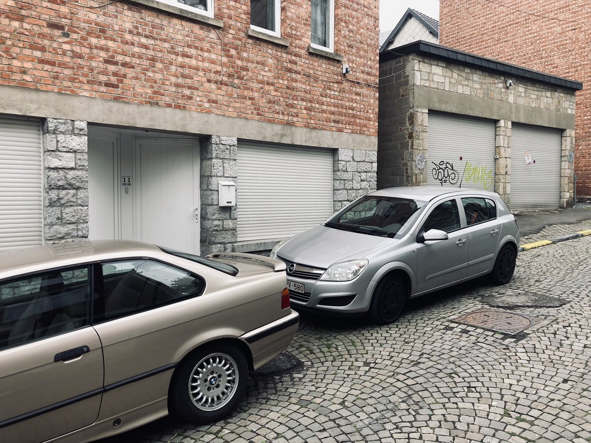 KJvanWijk's tweet image. Toen & nu #Stavelot 1944
#WachtAmRhein #BattleOfTheBulge
Königstiger 105 van Kampfgruppe Peiper heeft zich vastgereden in een huis in Stavelot.