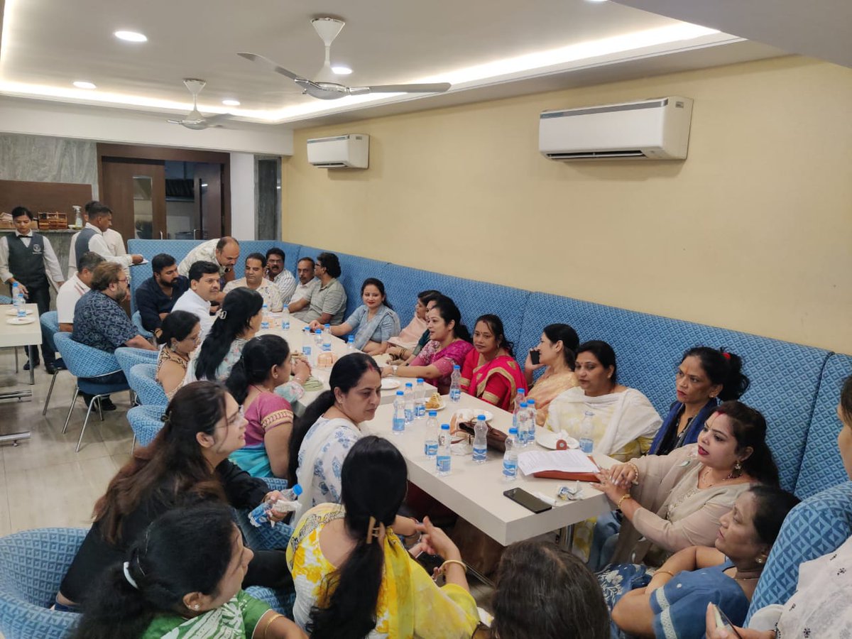 Lubmpoffice's tweet image. लघु उद्योग भारती संगठन विस्तार
लघु उद्योग भारती प्रदेश महामंत्री अरुण सोनी द्वारा जबलपुर इकाई का सफल प्रवास किया गया, जिसमें 50+ उद्यमियों की उत्साहपूर्ण उपस्थिति रही।औद्योगिक विषयों पर सार्थक चर्चा के साथ-साथ उमरिया डूंगरिया, गारमेंट क्लस्टर 🧵🧥 एवं महिला इकाई गठन
@lubindia
