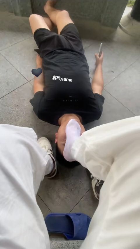 户外系列妈妈脚下的玩物而已～
#锁奴 #贡畜 #原味棉袜 #榨金