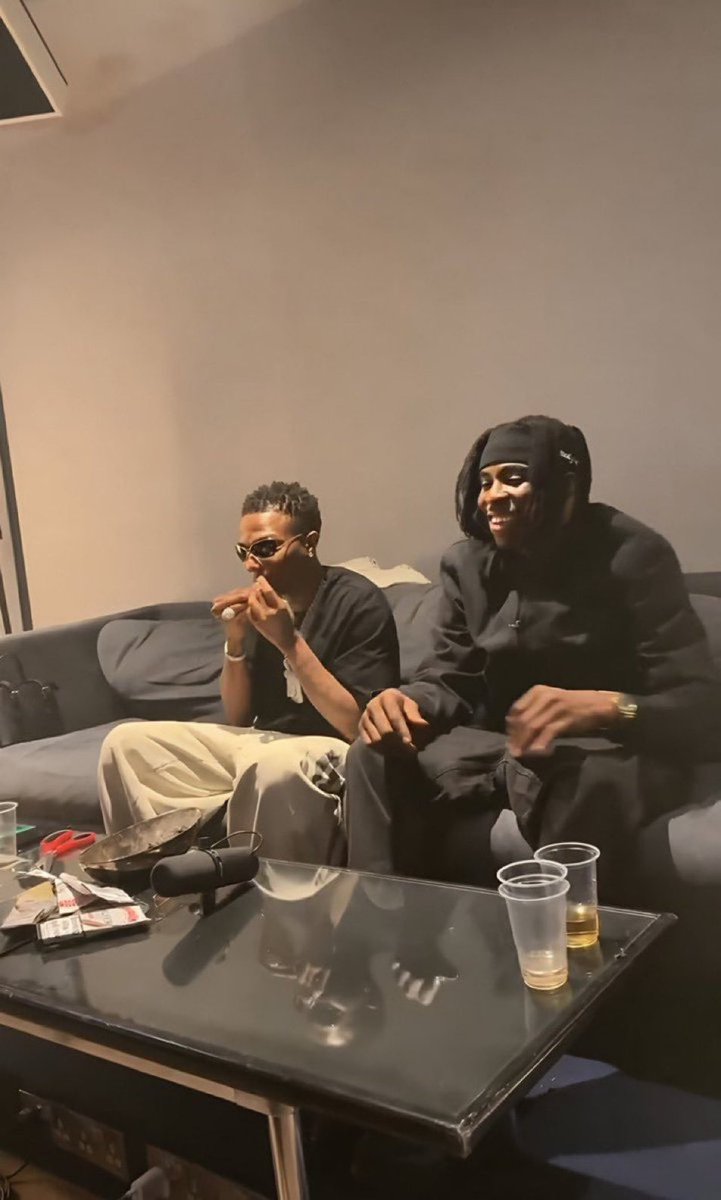 Edmaster1234's tweet image. Whose verse are you fucking with right now on ONE CONDITION?
Wizkid or Fola ?