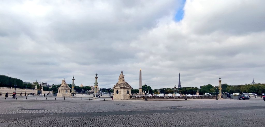 TheReganAngle's tweet image. 🟡 INSOLITE : La place de la Concorde sans installations forraines ni plantes exotiques