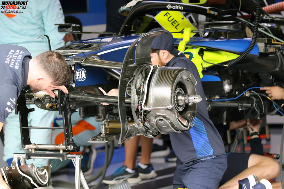 SalaStampRacing's tweet image. #BelgianGP Lente di ingrandimento nei garages di Spa Francorchamps #F1 (📷motorsportTotal/NextgenXpb) Box box box!