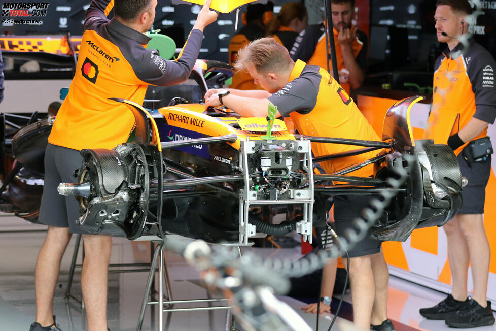 SalaStampRacing's tweet image. #BelgianGP Lente di ingrandimento nei garages di Spa Francorchamps #F1 (📷motorsportTotal/NextgenXpb) Box box box!