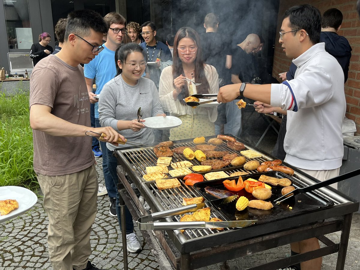 muller_group's tweet image. The end of the #summer #lecturing term we typically #celebrate with a summer #barbecue, which is joined by all #group members. It is a great mix of barbecuing all types of #meat, #vegetables and #fruits together with #handmade salads reflecting the multi-nationality of our team.