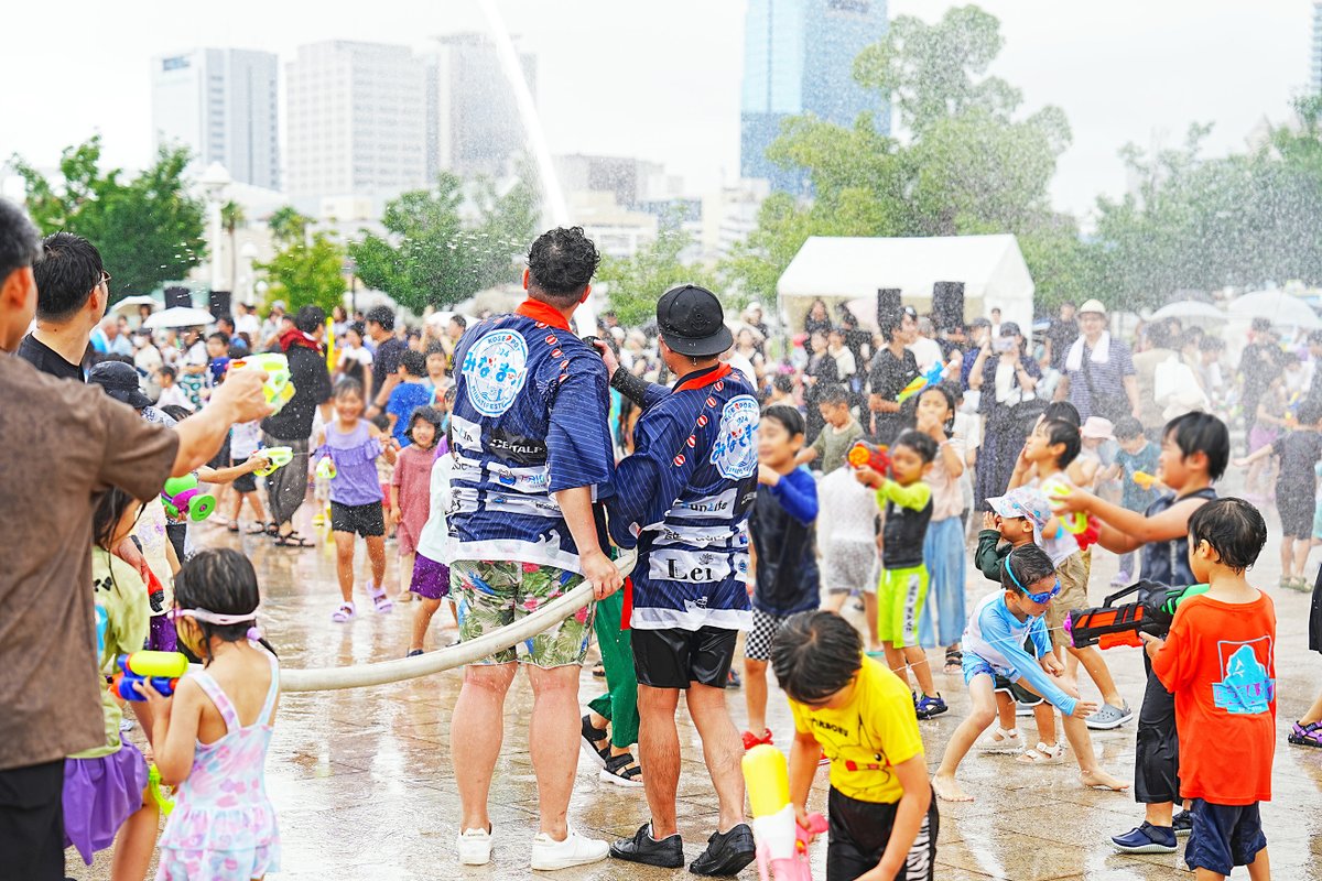 kobekoho's tweet image. ❤️ 💛 💚
いよいよ!週末は
Kobe Love Port・みなとまつり🍉
🩵 💜 💙
神戸の夏を盛り上げる❤️🔥
🎤メインステージ
🫧水かけまつり
🍴キッチンカー
etc…
ミスト車が出動して
涼しく楽しめます😌🎐
日時🍧7/26・27 11~20時
会場🏮メリケンパーク
くわしくは▼
event.city.kobe.lg.jp/event/31Gq94Da…