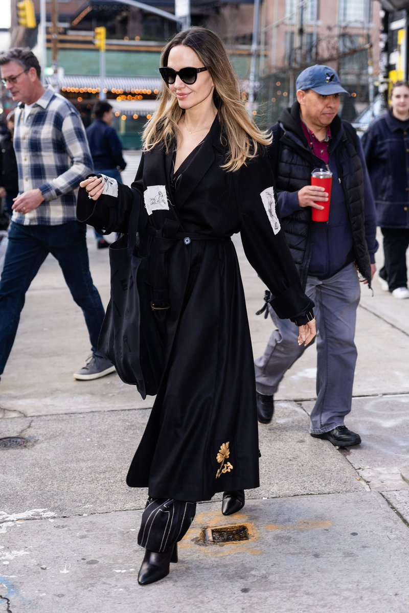 angiepossible's tweet image. Angelina jolie spotted filming scenes for ‘The Devil wears Prada 2’ in New York City today.