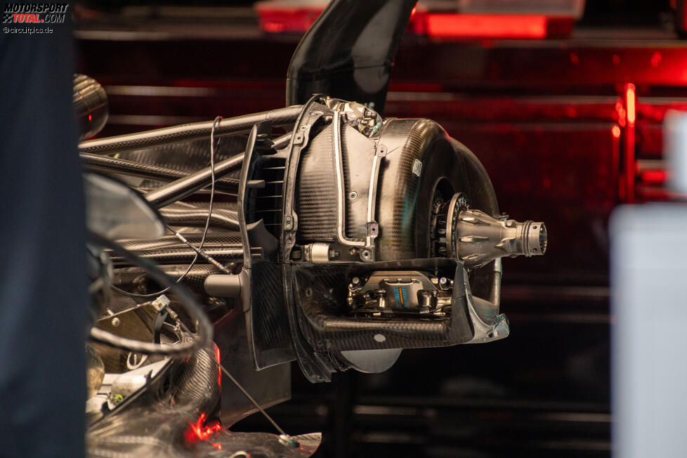 SalaStampRacing's tweet image. #F1 Lente di ingrandimento nei garages di Spa Francorchamps #BelgianGP (📷motorsportTotal/NextgenXpb) Box box box! #F1Tech