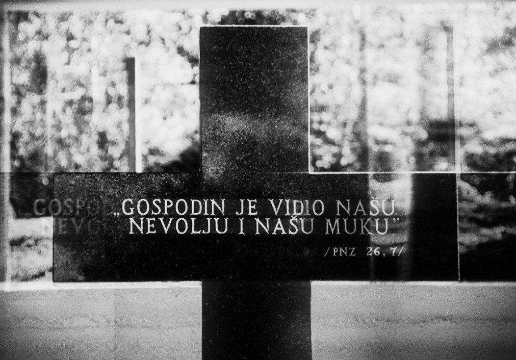 33. je obljetnica stravičnog zločina nad 67 Hrvata u selu Briševo kojega je 1992. godine počinila Vojska Republike Srpske. Dok se danas diljem BiH prisjećamo boli i patnje svih nevinih žrtava, ujedinjeni smo u traženju pravde koja ni nakon više od tri desetljeća nije zadovoljena.