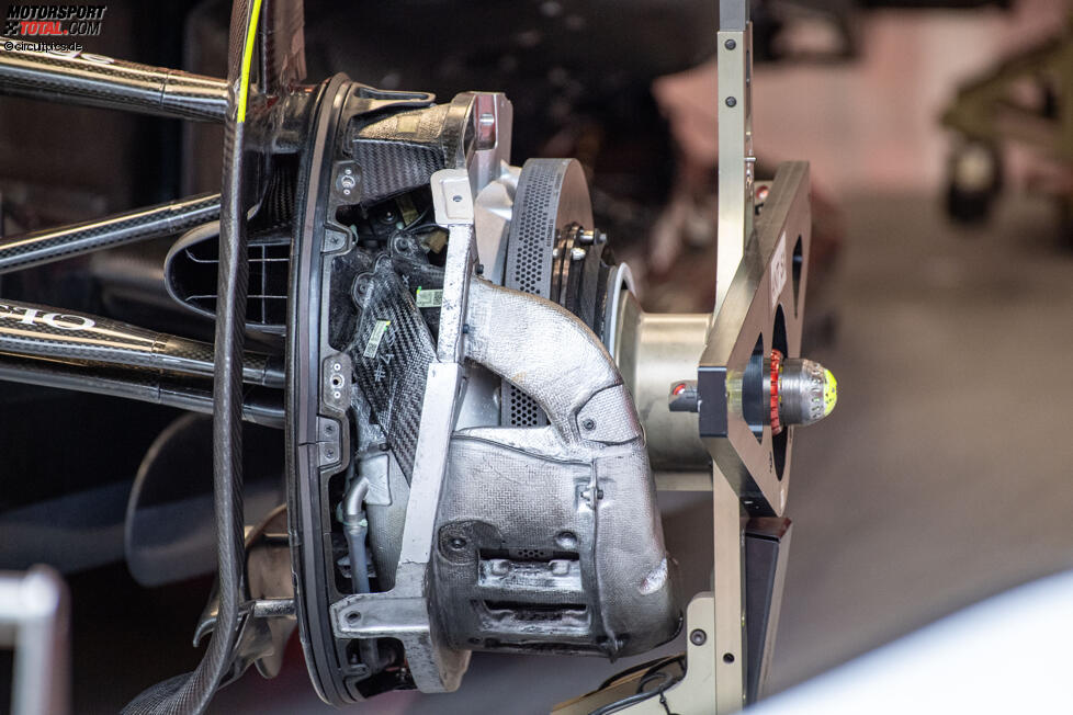 SalaStampRacing's tweet image. #BelgianGP Lente di ingrandimento nei garages di Spa Francorchamps #F1 (📷motorsportTotal/NextgenXpb) Box box box! #TechF1