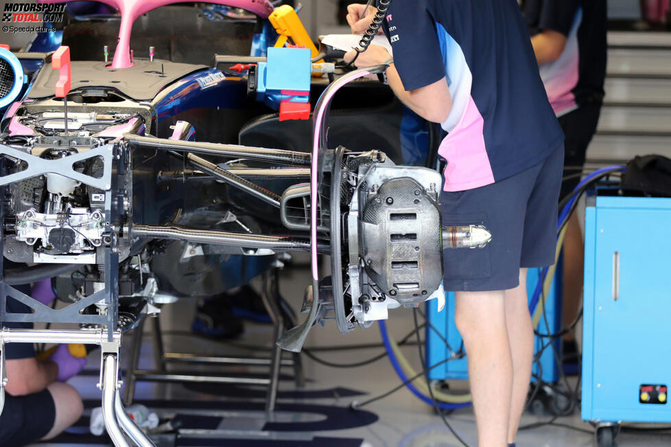 SalaStampRacing's tweet image. #BelgianGP Lente di ingrandimento nei garages di Spa Francorchamps #F1 (📷motorsportTotal/NextgenXpb) Box box box! #TechF1