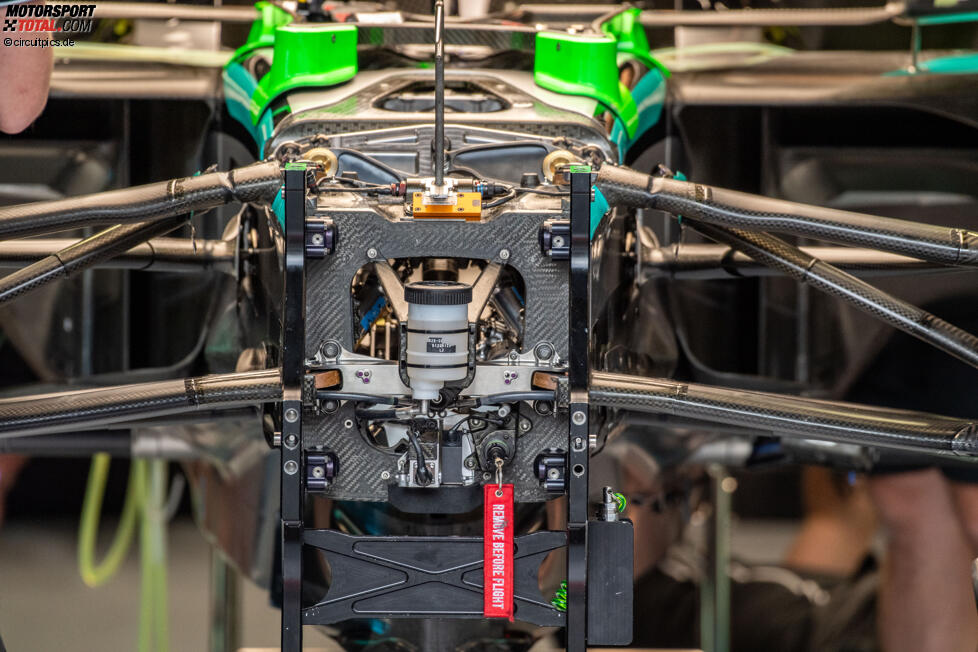 SalaStampRacing's tweet image. #BelgianGP Lente di ingrandimento nei garages di Spa Francorchamps #F1 (📷motorsportTotal/NextgenXpb) Box box box! #TechF1