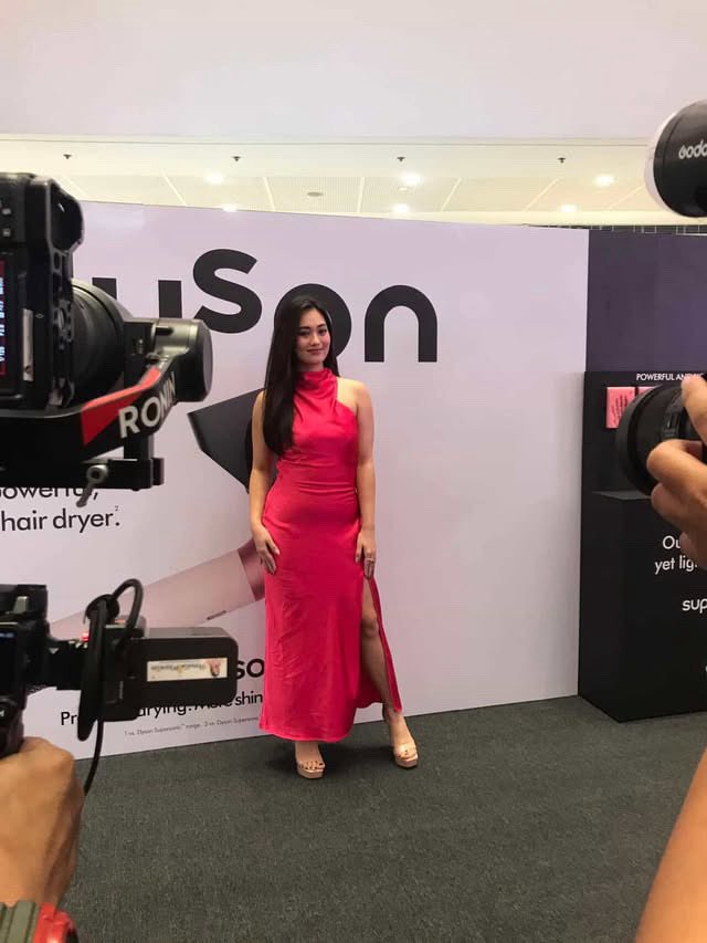 Happening now: Jas is at the Dyson event in SM Megamall and she’s glowing as always! Catch her serving looks and charm — live and in full glam. 

JAS DYSON READY
JAS DYSON READY