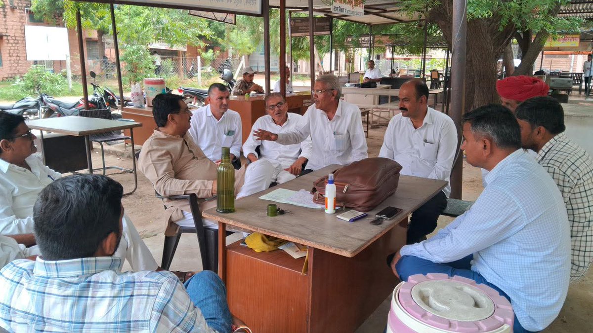 आज भीनमाल कोर्ट में अधिवक्ताओं से आत्मीय मुलाकात कर विभिन्न मुद्दों पर चर्चा की |