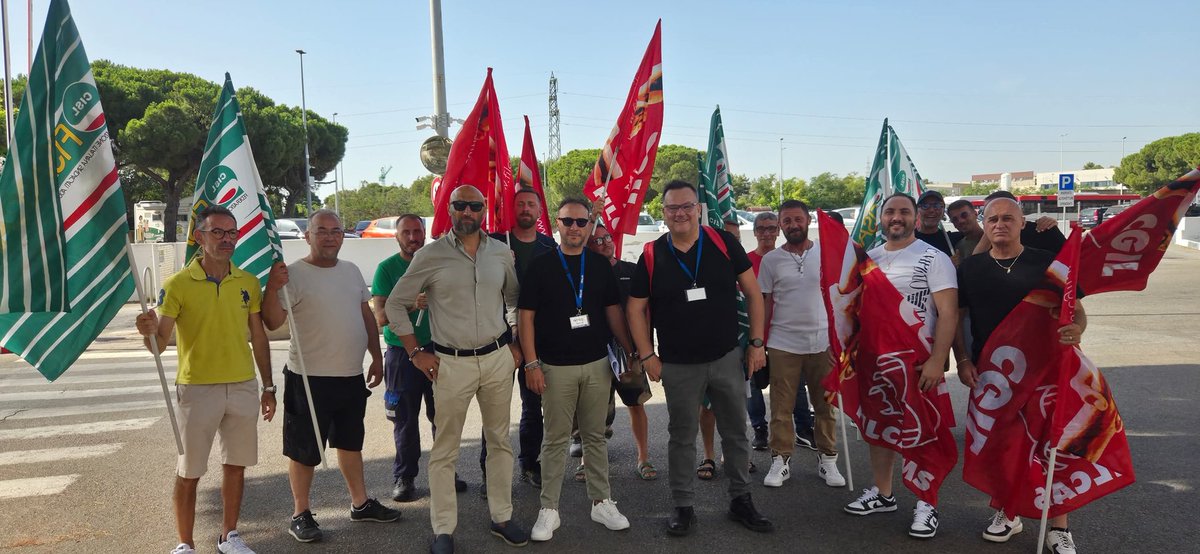 I lavoratori della Diem, società di pulizie appaltatrice dell’Amtab, sono in sciopero sotto la sede aziendale, per i gravi ritardi nei pagamenti: non è stato ancora corrisposto lo stipendio di giugno, la 14esima, e non c'è certezza sulla retribuzione di luglio.
Siamo con loro!