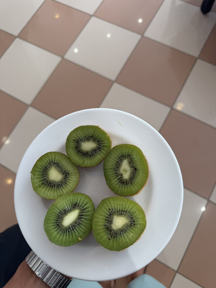 0xJigen's tweet image. Good morning chads 

What’s the best way to start the day ? $KIWI for breakfast