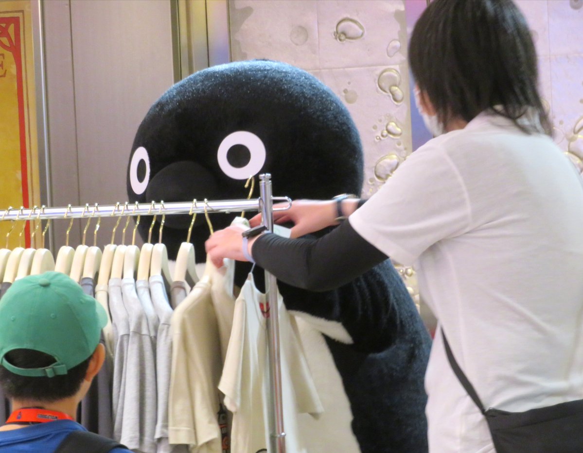 pingu651's tweet image. 東京駅Suicaの夏まつりで買い物するSuicaのペンギンさん
あなたに合うサイズは…
レジで財布がないことに気づく