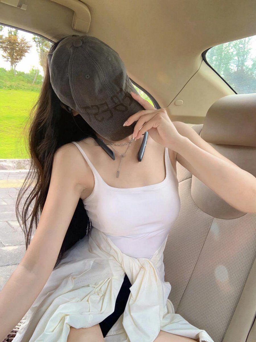 London blessed us with perfect weather this Good Friday, out and about enjoying every bit of it😋