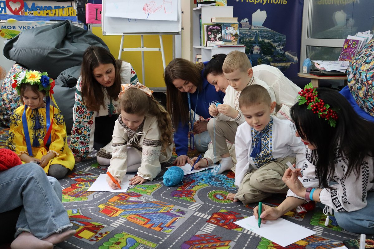 UNHCR Ukraine (@unhcrukraine) on Twitter photo War leaves mental scars. Across 🇺🇦, UNHCR & partners provide psychosocial 1st aid to evacuees + after attacks as well as longer-term care to help people deal w traumas.
Like in YaMariupol hub in Dnipro, where <a href="/MissionProliska/">NGO Proliska</a> conducts programs for 5-10 year-olds & their parents. War leaves mental scars. Across 🇺🇦, UNHCR & partners provide psychosocial 1st aid to evacuees + after attacks as well as longer-term care to help people deal w traumas.
Like in YaMariupol hub in Dnipro, where <a href="/MissionProliska/">NGO Proliska</a> conducts programs for 5-10 year-olds & their parents.