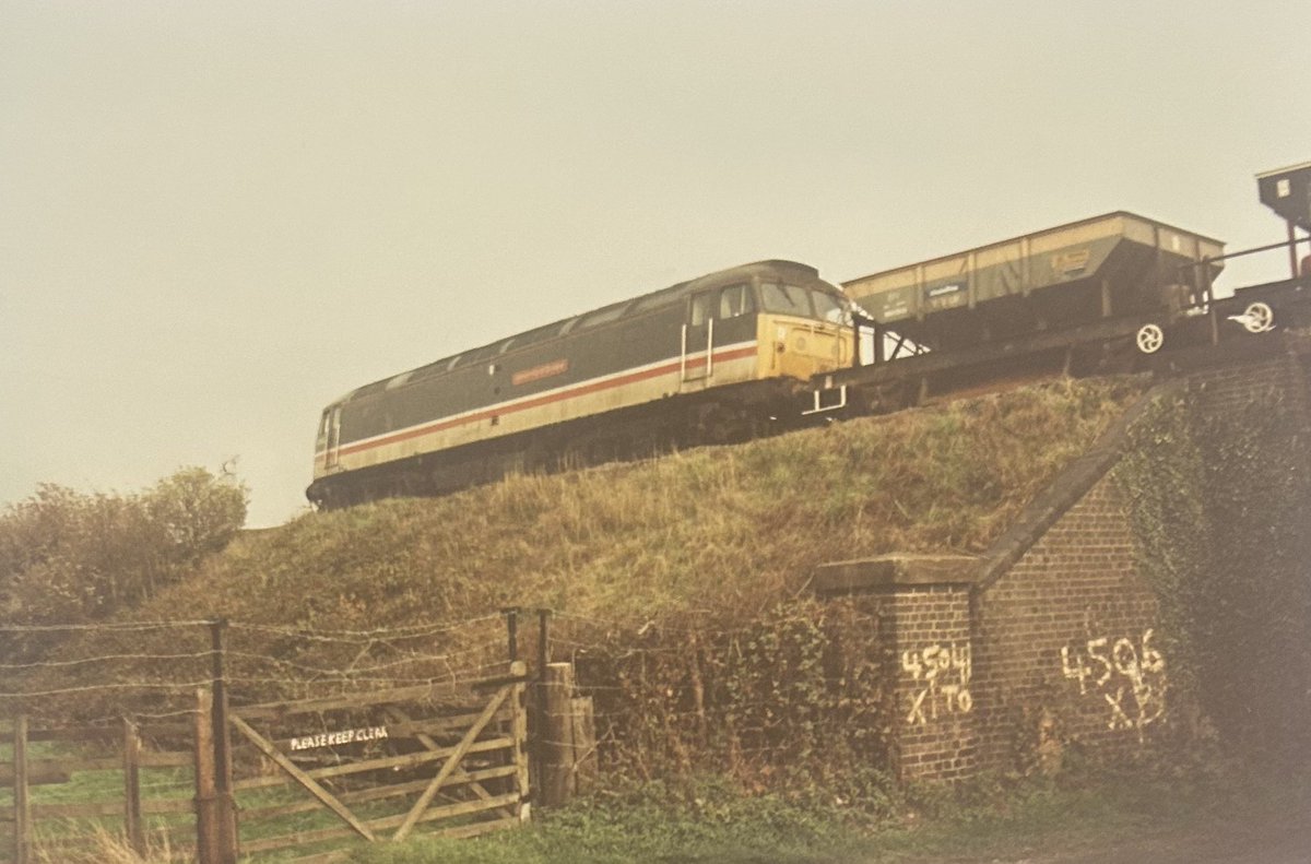 Shawn Collier (@leicrailale170) on Twitter photo #FortySevenFriday #FreightFriday 47550 heads south and about to cross Trent South Jnc 31.10.95 #FortySevenFriday #FreightFriday 47550 heads south and about to cross Trent South Jnc 31.10.95