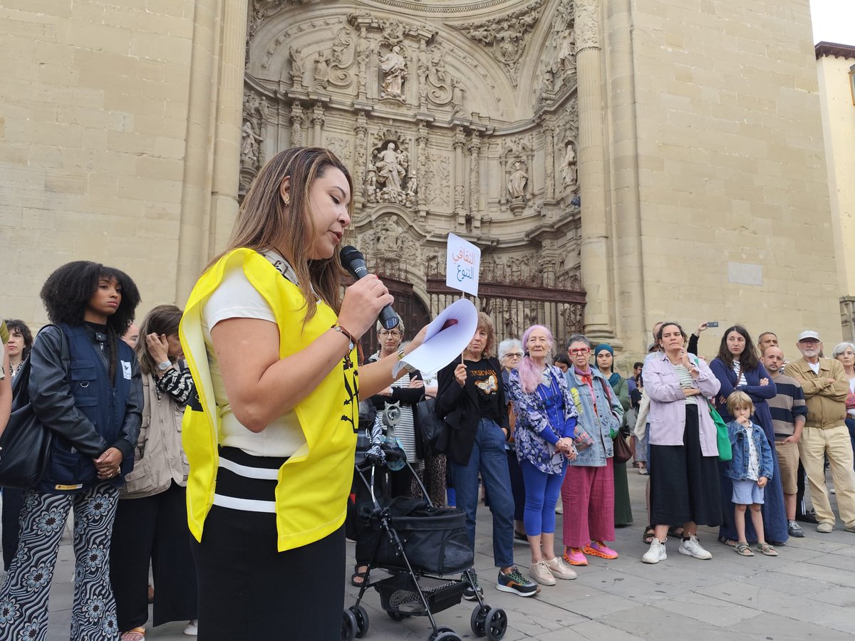 Nos tendrán enfrente quienes promuevan el odio y el racismo, porque todas las personas nacen libres e iguales en dignidad y derechos. Ningún ser humano es ilegal. Logroño 24 de julio de 2025. Plza. del Mercado.
<a href="/refugiadxsrioja/">Bienvenidxs Refugiadxs La Rioja</a> <a href="/RiojaAcoge/">Rioja Acoge</a> <a href="/mpdllarioja/">Movimiento por la Paz -MPDL- La Rioja</a> @ailrioja
<a href="/amnistiaespana/">Amnistía Internacional España</a>
