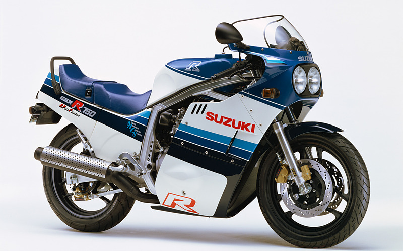 car_watch's tweet image. スズキ、「GSX-R」シリーズ発売40周年 7月31日16時に特別ニュース配信を予告 car.watch.impress.co.jp/docs/news/2034… #スズキ #GSXR