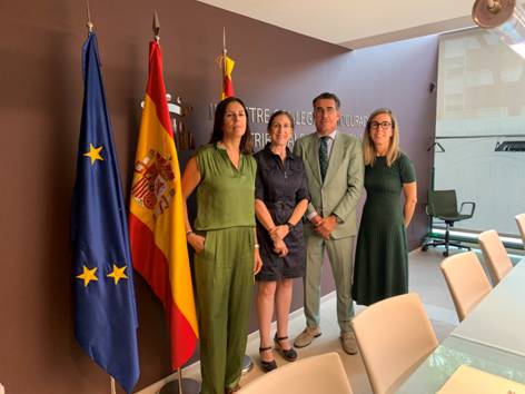 ▶️Una delegació de <a href="/ProcuradorsICPB/">ProcuradorsICPB</a> integrada pel seu degà i president de <a href="/procuradorscat/">Procuradors catalans</a>, <a href="/JSZariquiey/">Javier Segura Zariquiey</a>, vicedegana <a href="/margaRibasY/">marga</a> i vocal <a href="/SusanaPuig1/">Susana Puig Echeverría</a> ha exercit d'amfitriona en la visita de la sotscap de <a href="/mossos/">Mossos</a>, Alicia Moriana. 
Tots els detalls 👇procuradorscat.cat/2025/07/24/reu…