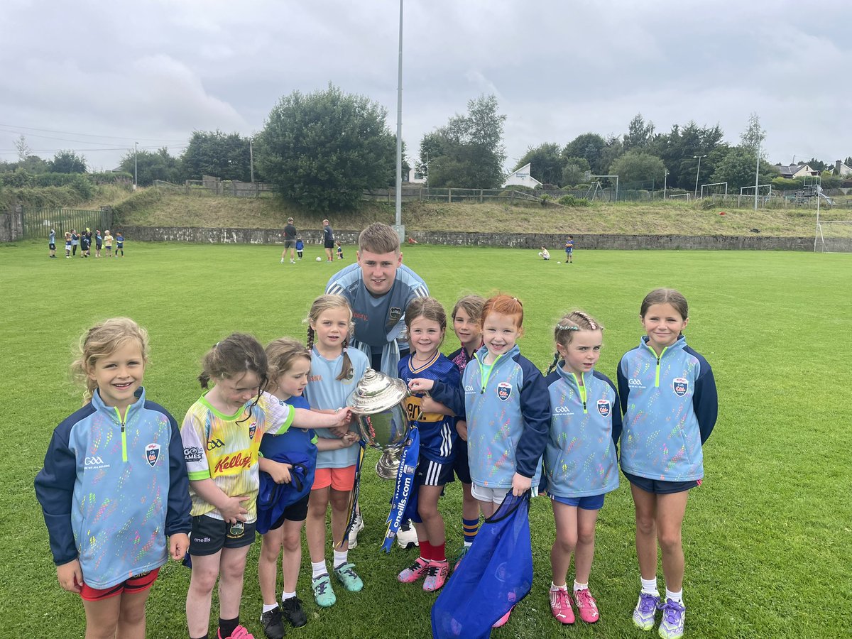 pookiefitz's tweet image. Brilliant to have the All-Ireland U20 Cup visit Cúl Camp this week! 🏆 Huge thanks to Podge & Senan for taking time off work to meet the kids.
@ArdfinnanGAA @KillenauleRobin @KilsheelanGAA @tippgamesdev @TipperaryGAA #CúlCamp #AllIrelandU20 #GAA