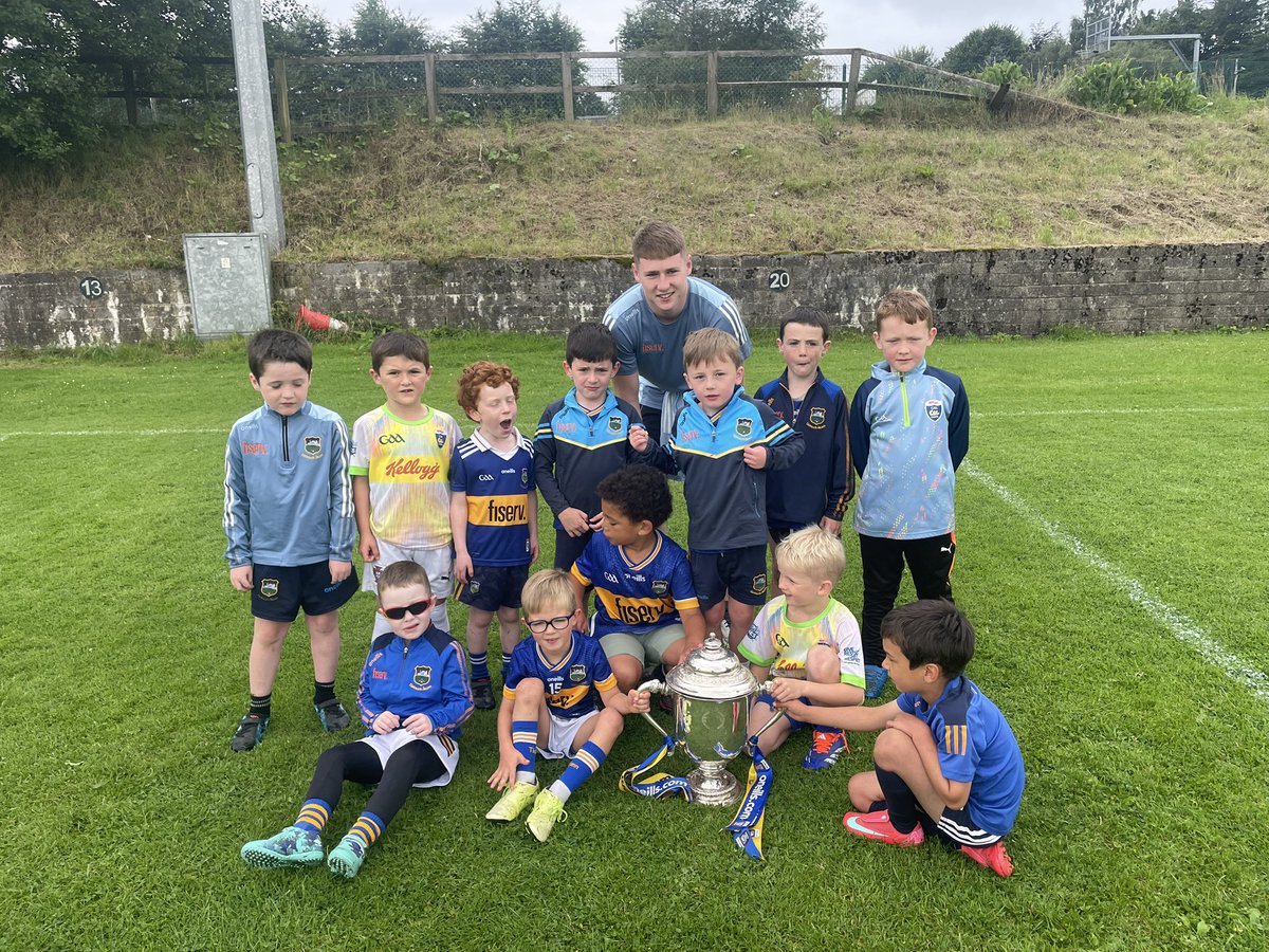 pookiefitz's tweet image. Brilliant to have the All-Ireland U20 Cup visit Cúl Camp this week! 🏆 Huge thanks to Podge & Senan for taking time off work to meet the kids.
@ArdfinnanGAA @KillenauleRobin @KilsheelanGAA @tippgamesdev @TipperaryGAA #CúlCamp #AllIrelandU20 #GAA
