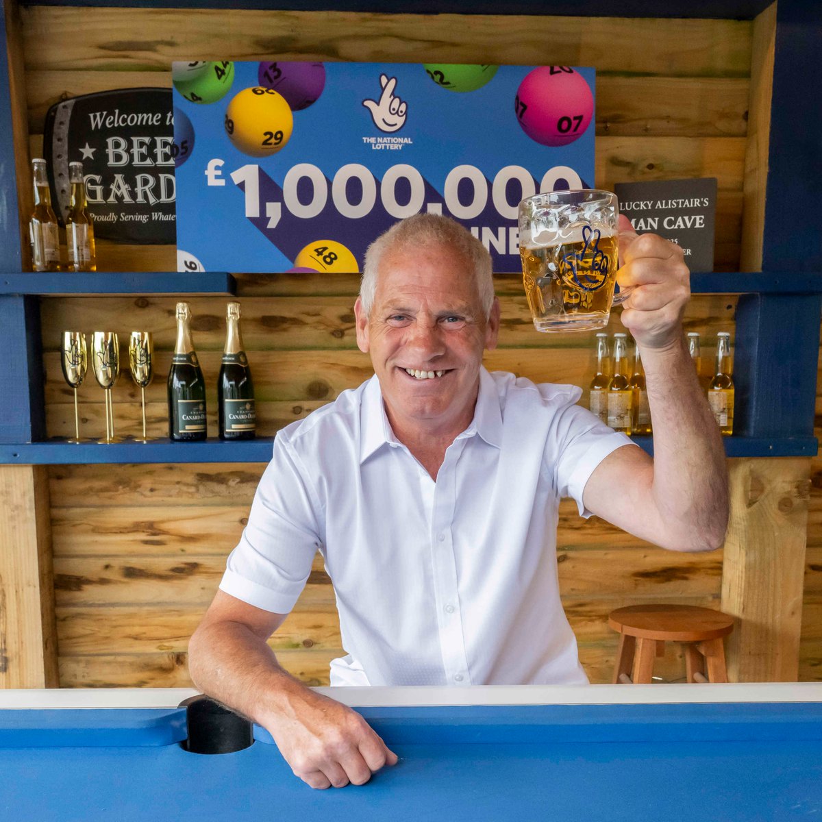 TNLUK's tweet image. Meet Ally, who just scooped a massive £1M win on Lotto! 🥳
The garden is about to go through a serious makeover with new garden cabin dubbed his ‘man cave’ which is first on his wish list 🔨
#NationalLottery #WillYouBeTheNextMillionaire #Lotto