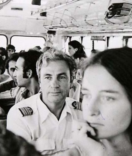 Amici,in un mondo di Macron,siate Michel Bacos, il comandante dell' aereo dirottato da terroristi tedeschi e palestinesi nel 1976 ad Entebbe che si rifiutò, insieme all' equipaggio, di abbandonare i passeggeri israeliani, tenuti in ostaggio.
🇮🇱🎗️
#Macron 
#Palestine 
#Hamas