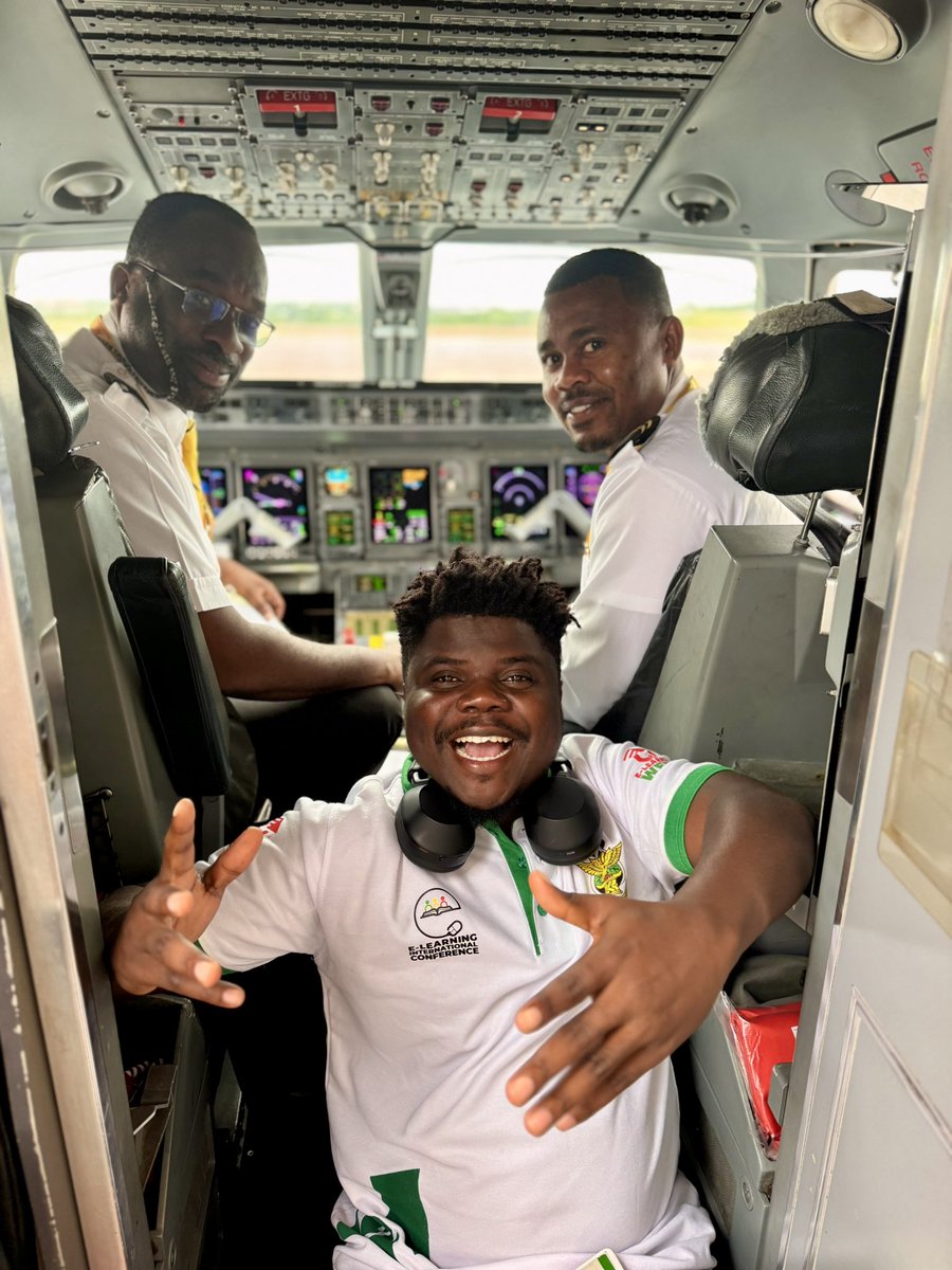 Midway through my flight from Kumasi to Accra, the flight attendant walked up to me with a smile and said, ‘The captain is a big fan &amp; he’d love to meet you.😆