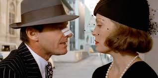 DiegoAManrique's tweet image. Mucha gente recuerda CHINATOWN por la escena en que Roman Polanski usa su navaja contra la nariz de Jack Nicholson. Otros pensamos que lo que da miedo es John Huston en el papel del patriarca Noah Cross: cínico, mentiroso, manipulador... y cosas peores youtu.be/aiT8a2bQhsE?si…