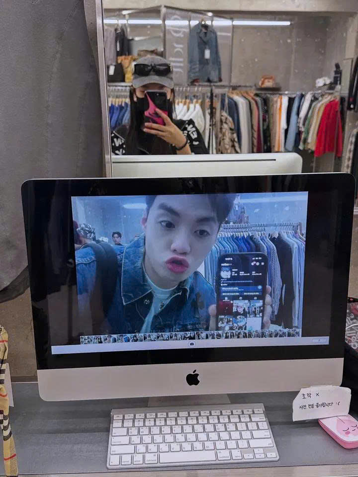 chibesofnegav's tweet photo. Negav rất thích chụp hình kiểu này nha 😆😆😆 Nhưng nhìn dễ thương thật sự nha ❤️❤️❤️ nhỏ chụp kiểu này nhìn cưng quá chời đi hà 😍😍😍
#NegavxATSHConcertLasVegasD7D8 #NegavRehearsalD7D8 https://t.co/LXEvGQ3ISh