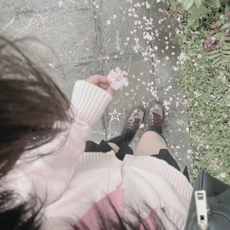 rorobiie's tweet image. my little adventure today!!!! It started raining so I had to run :c BUT BUT I got some flowers and snacks