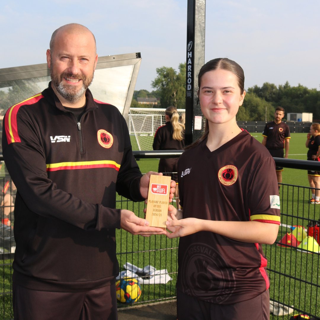 ScotWFootball's tweet image. PLAYERS' PLAYER - SWFL West
We surprised Rossvale's Ava Rexter at training last night to give her the 2024/25 Players' Player Award for SWFL West, voted by her peers. Congratulations Ava! #BeTheDifference