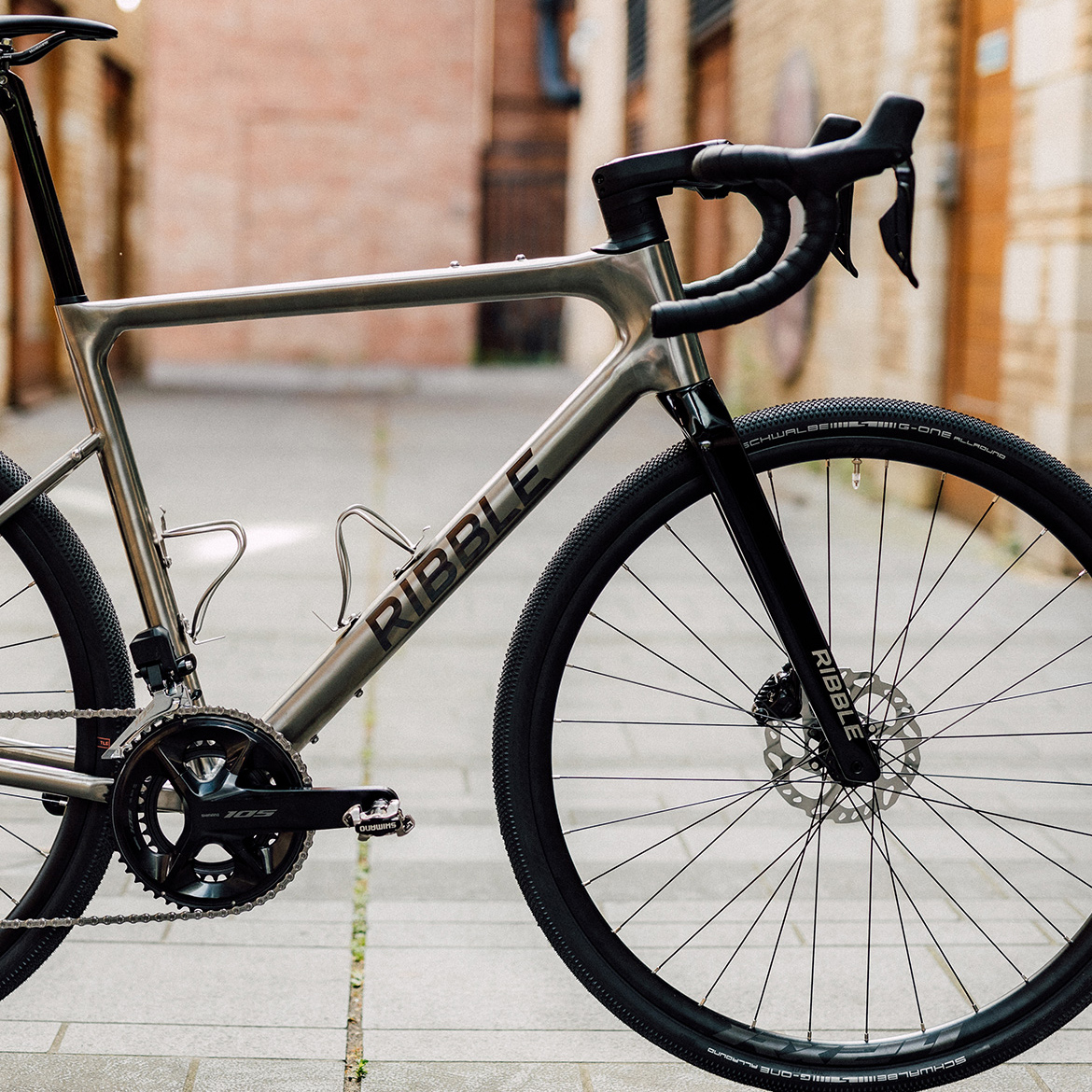 RibbleCycles's tweet photo. CGR TI-X - Titanium elegance with the CGR do it all attitude.
Smooth, confident, and ready to go the distance on any surface- Commute-Gravel-Road. Built to ride and built to last.
https://t.co/NpMRpdUuAa
#RibbleCGR #CGRTitanium #RideRibble https://t.co/gVhYHbmMX8